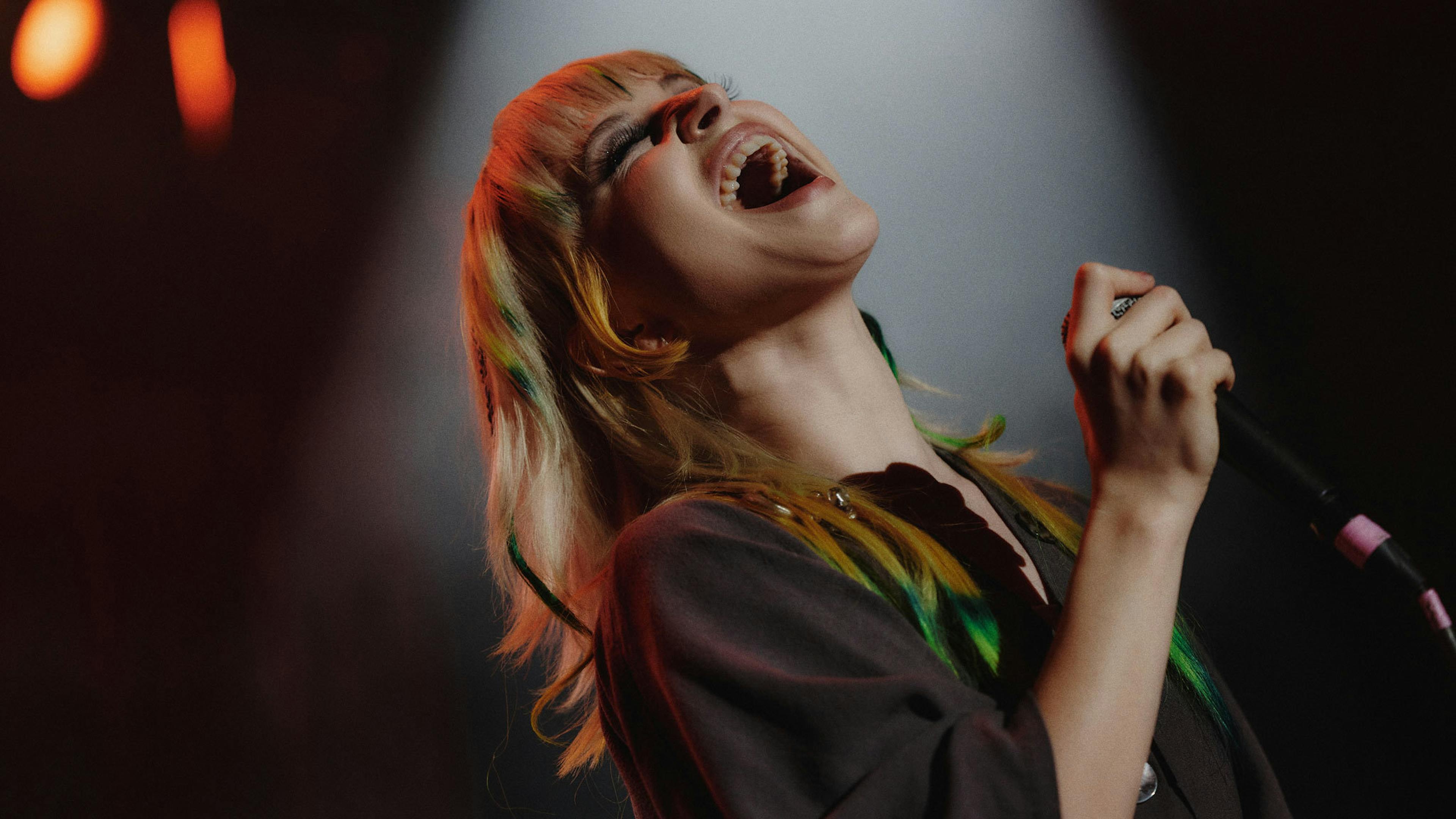 Hayley Williams covers Failure and Björk with Ken Andrews at G*VE A F*CK LA benefit show