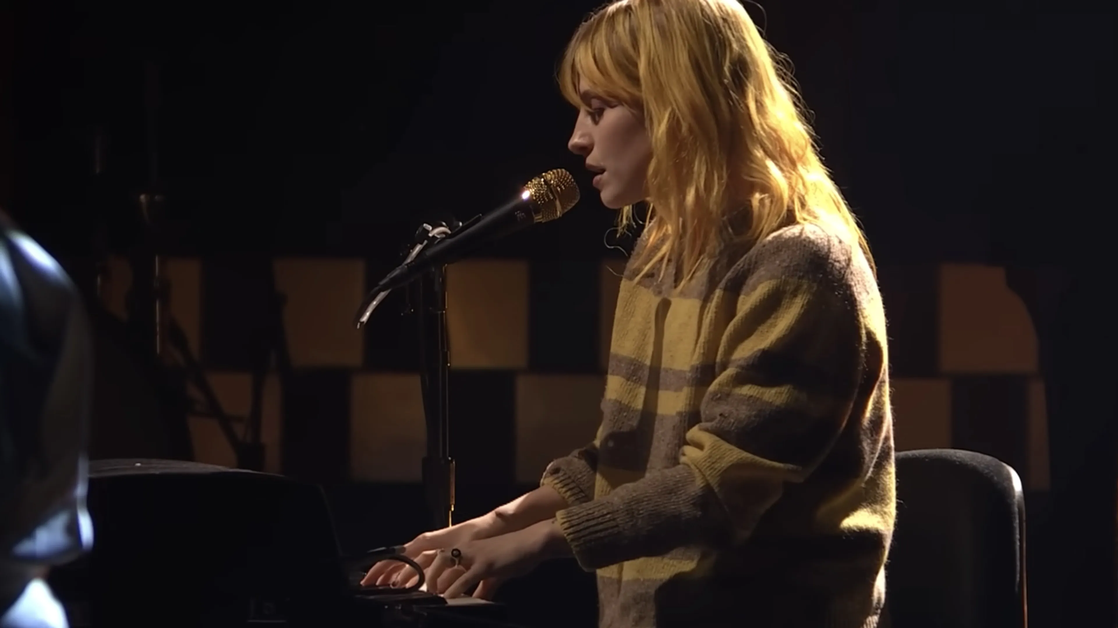 Watch Hayley Williams’ haunting performance of True Believer on Jimmy Fallon