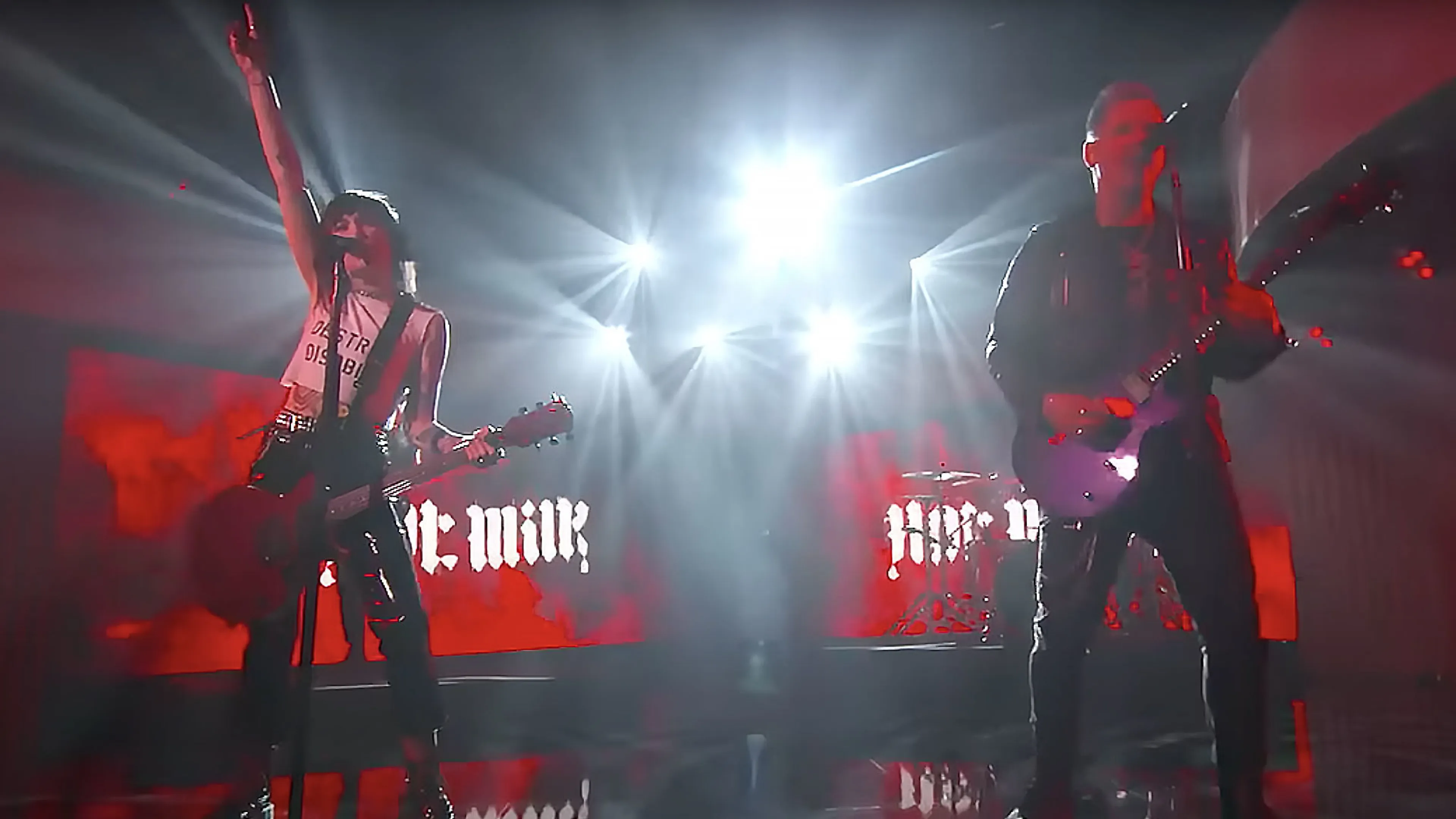 Hot Milk make their TV debut on Jimmy Kimmel with Teenage Runaways performance