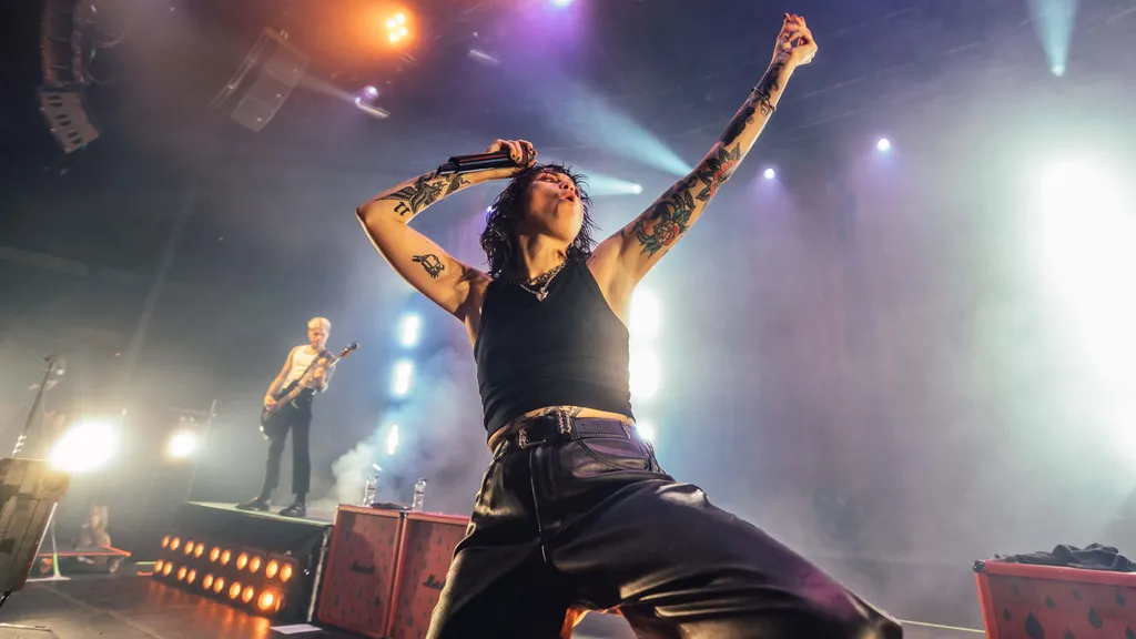 Hot Milk London Camden Roundhouse November 2025 live credit Tom Pullen header