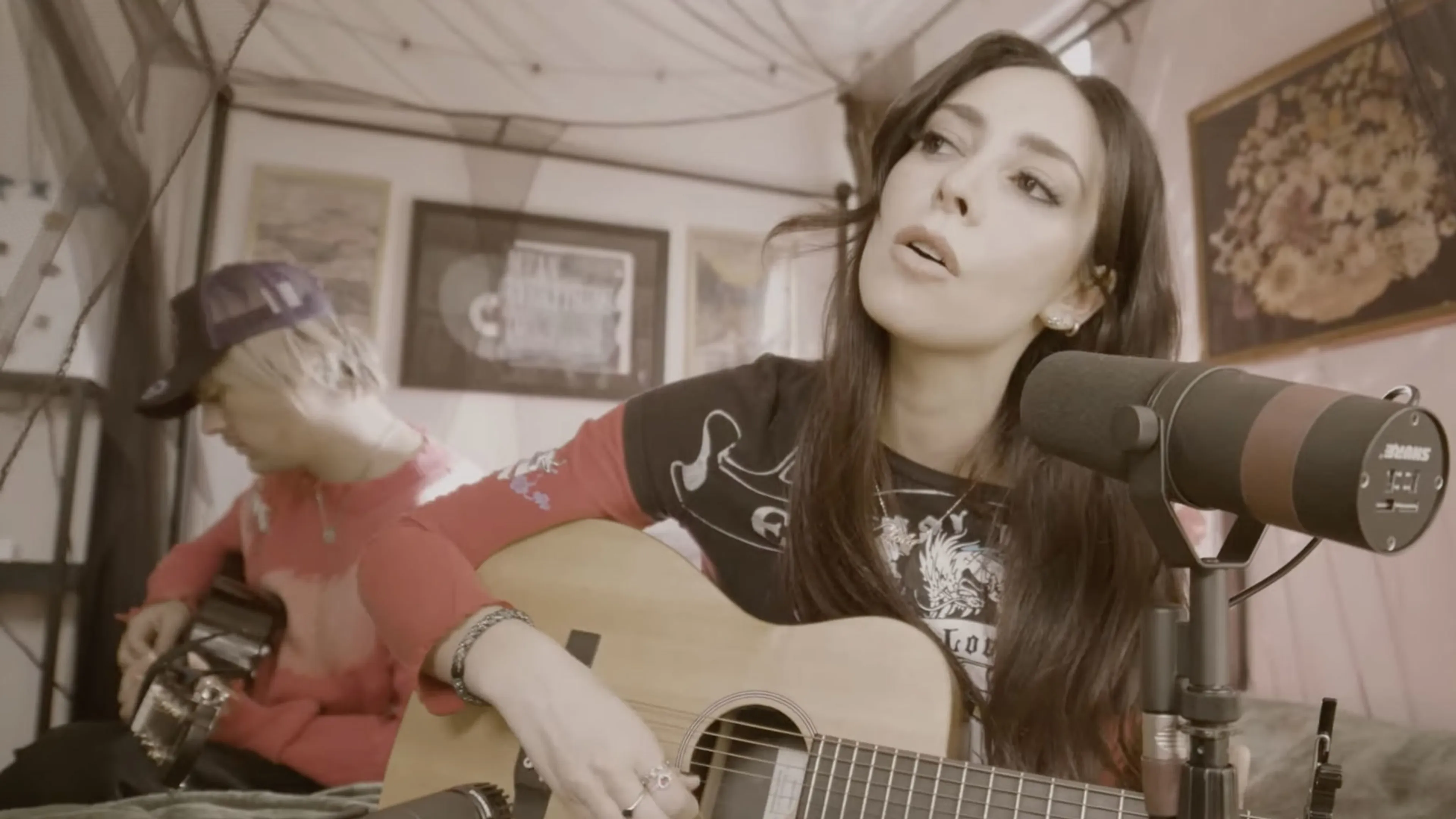 LØLØ unveils wonderful acoustic cover of Boulevard Of Broken Dreams