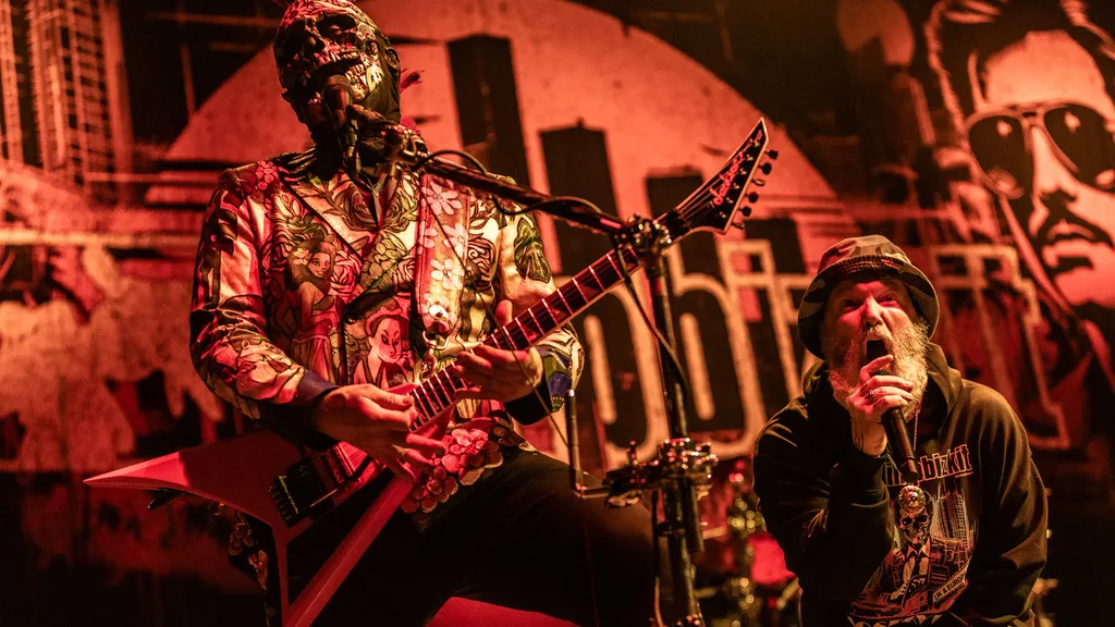 Limp Bizkit live onstage Wes Borland Fred Durst Manchester AO Arena March 2025 credit Chris Bethell