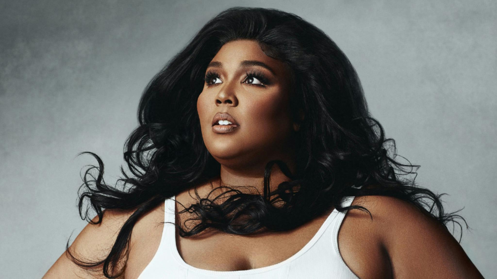 See Lizzo sing Du Hast by Rammstein onstage in Germany