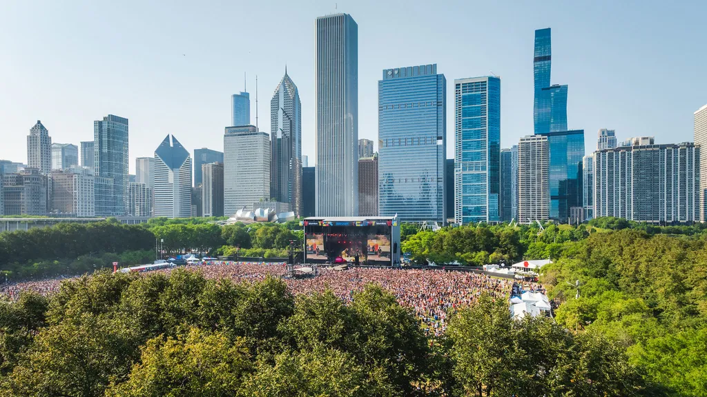 Lollapalooza 2024 atmosphere promo Chicago Grant Park credit Ismael Quintanilla III