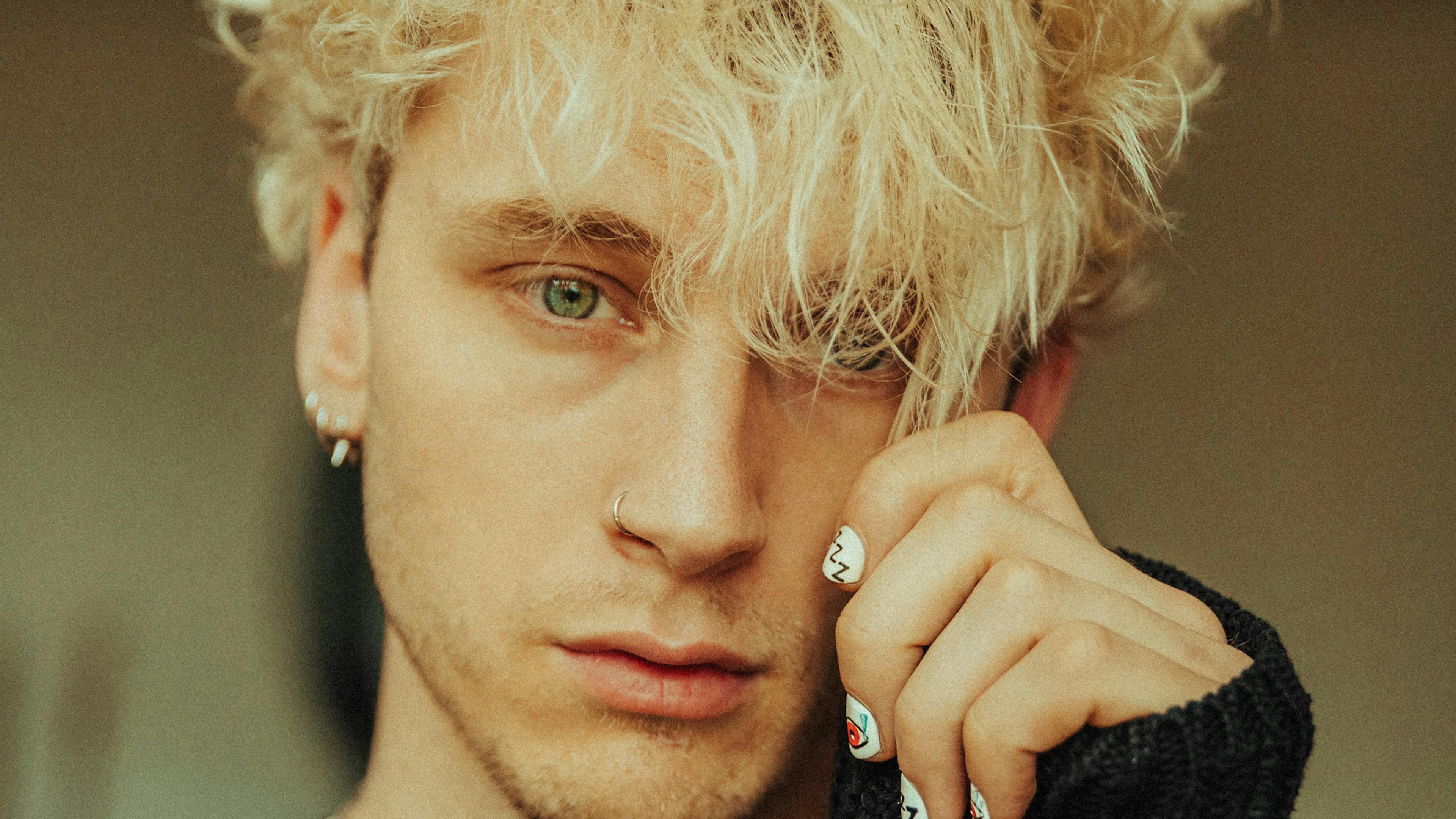 Machine Gun Kelly Teases Snippet Of Energetic New Pop-Punk Single, Concert For Aliens