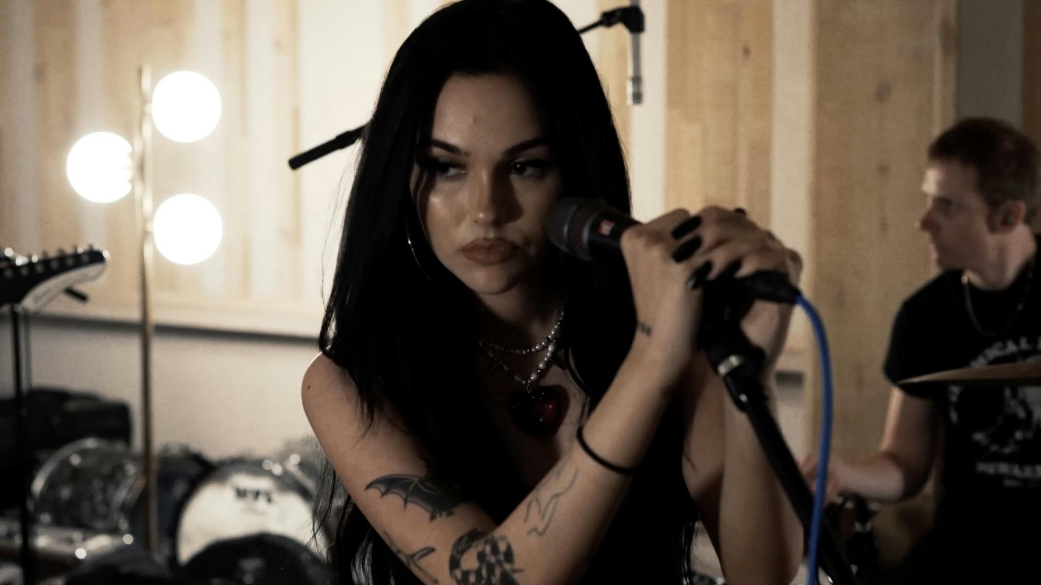 See Maggie Lindemann cover Flyleaf’s All Around Me