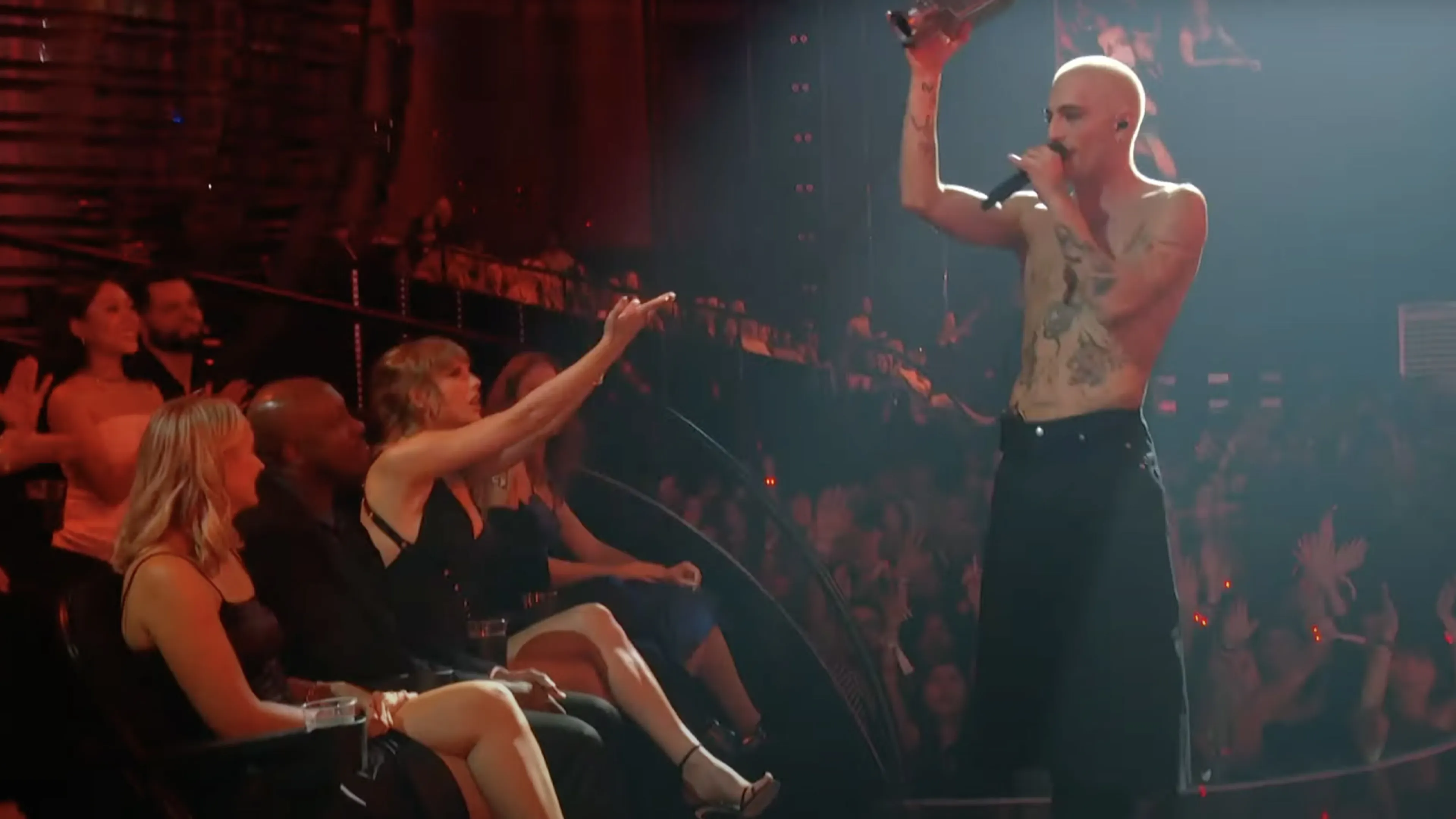 See Taylor Swift show her love for Måneskin during the band’s MTV VMAs performance