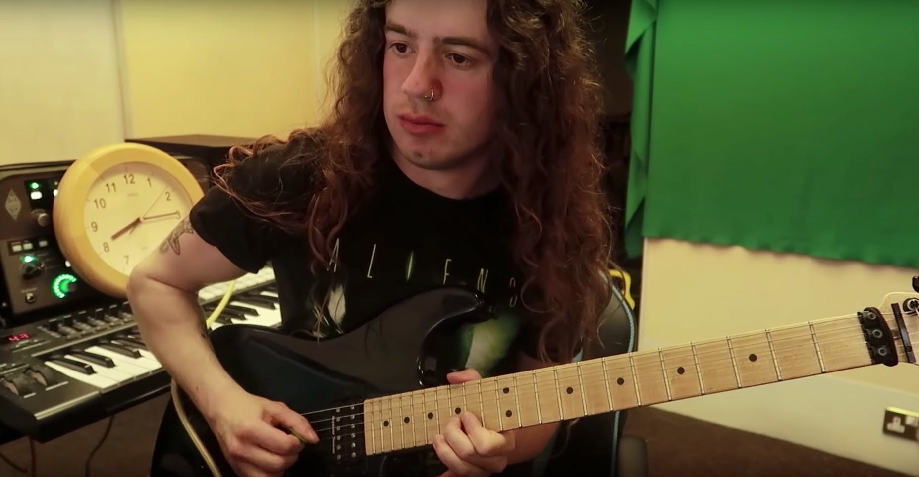Watch This Guy Play Metallica's Master Of Puppets Solo Backwards