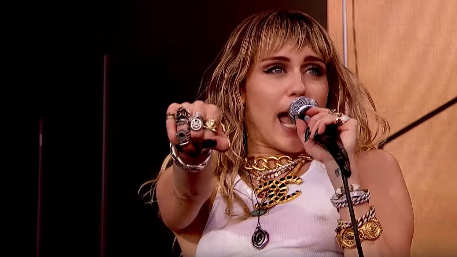 Miley Cyrus Covered Metallica, Nine Inch Nails And More At Glastonbury