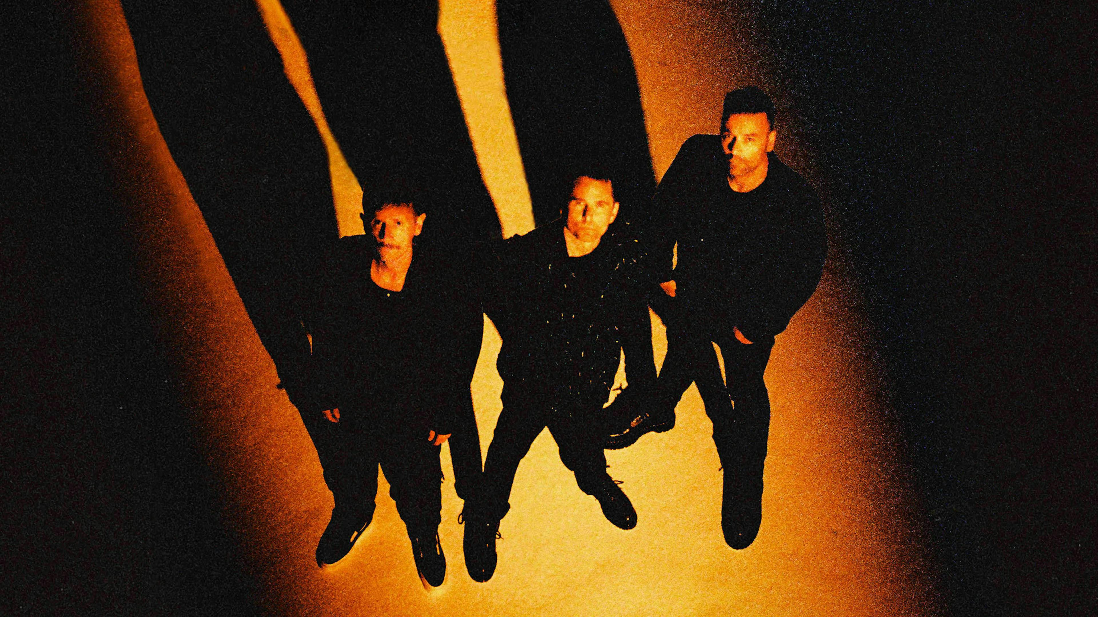 Muse return with new single, Unravelling