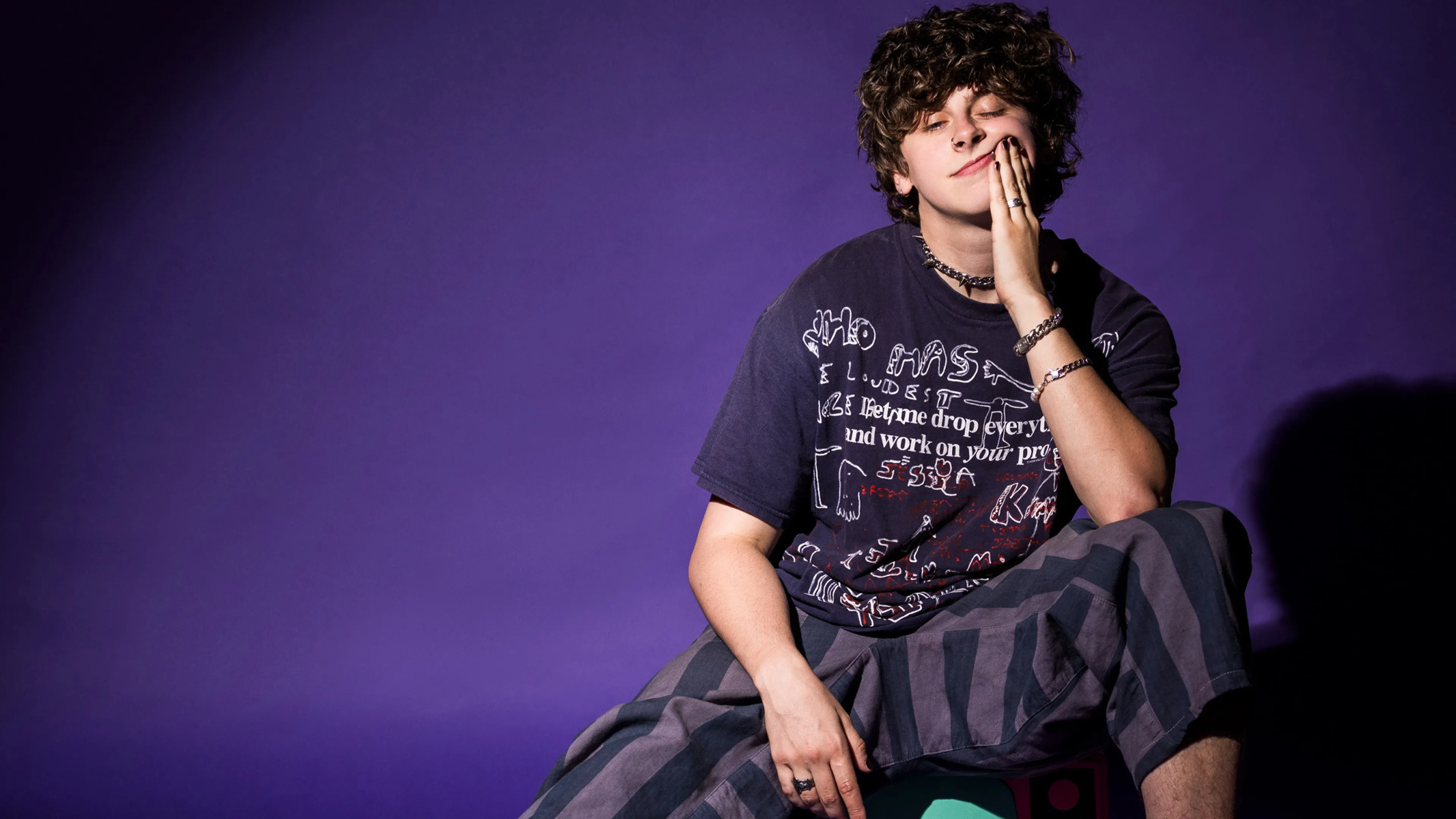 NOAHFINNCE drops new single, GROWING UP ON THE INTERNET