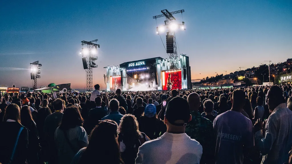 NOS Alive 2025 live header credit Tomi Cornio