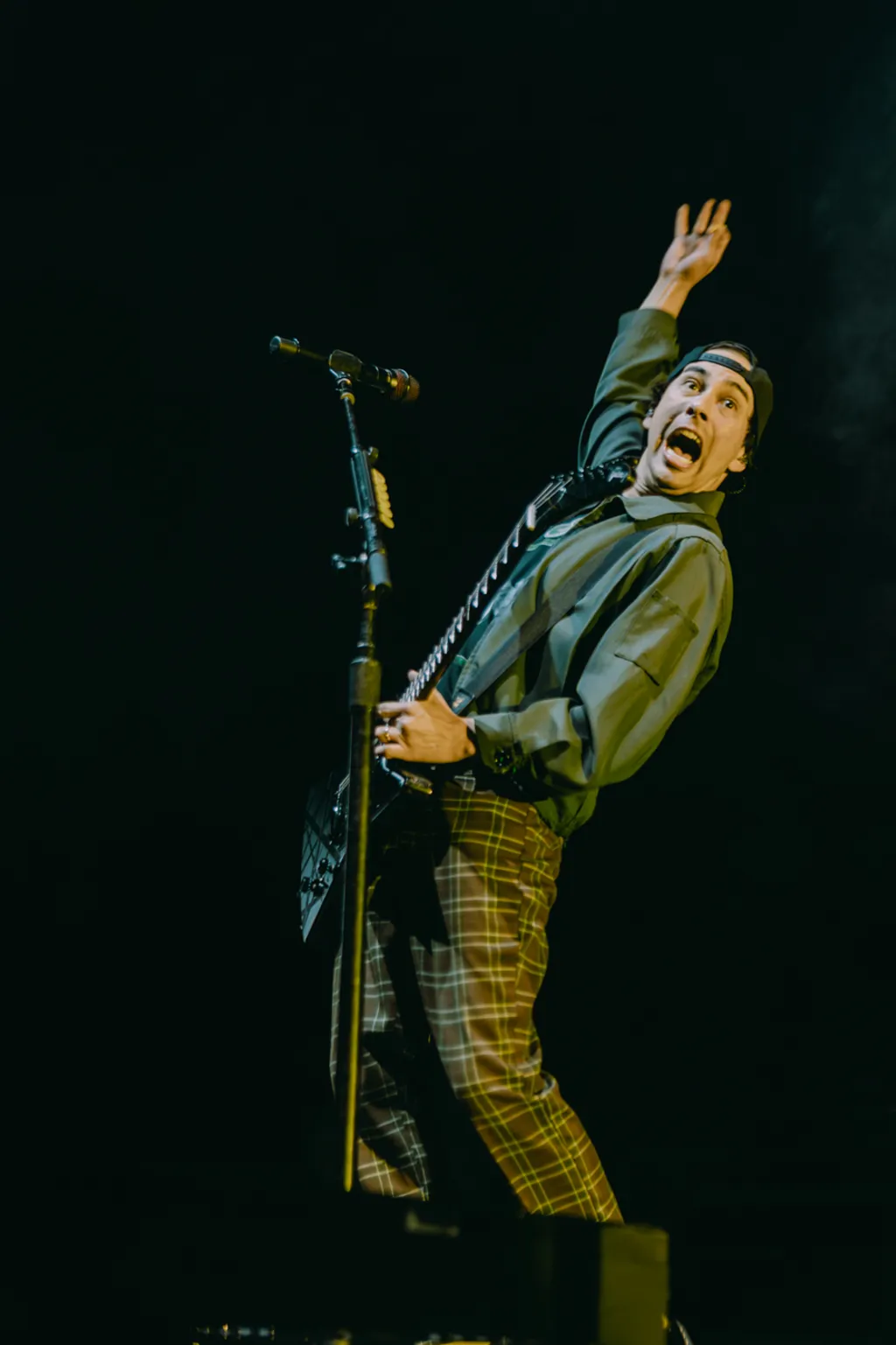 PIERCE THE VEIL WEMBLEY NIAMH LOUISE 1