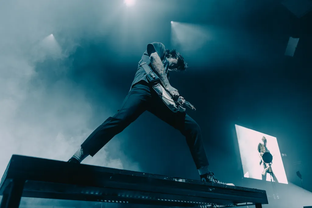 PIERCE THE VEIL WEMBLEY NIAMH LOUISE 11