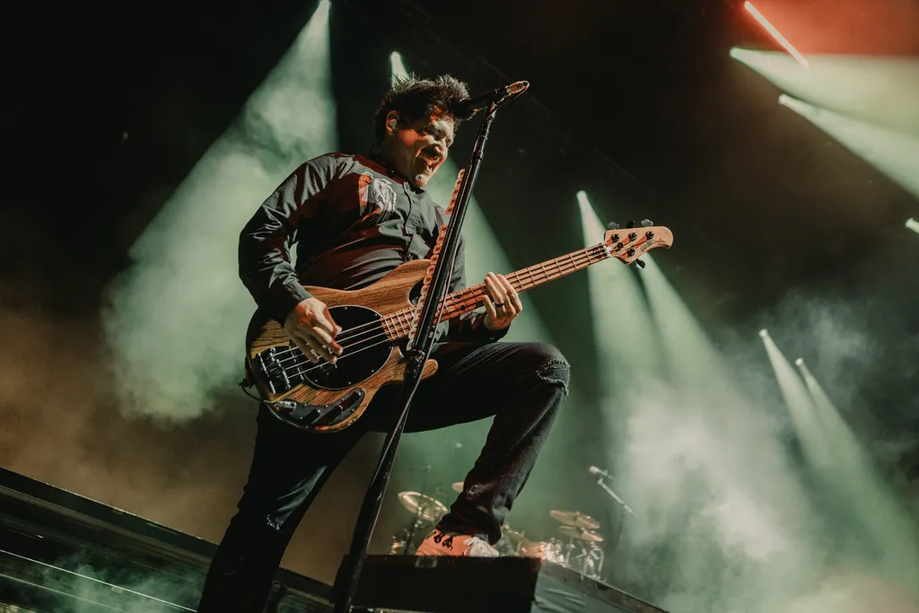 PIERCE THE VEIL WEMBLEY NIAMH LOUISE 4