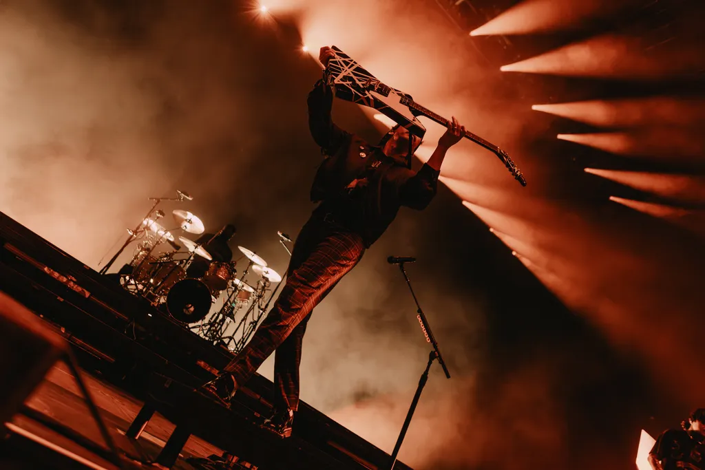 PIERCE THE VEIL WEMBLEY NIAMH LOUISE 5