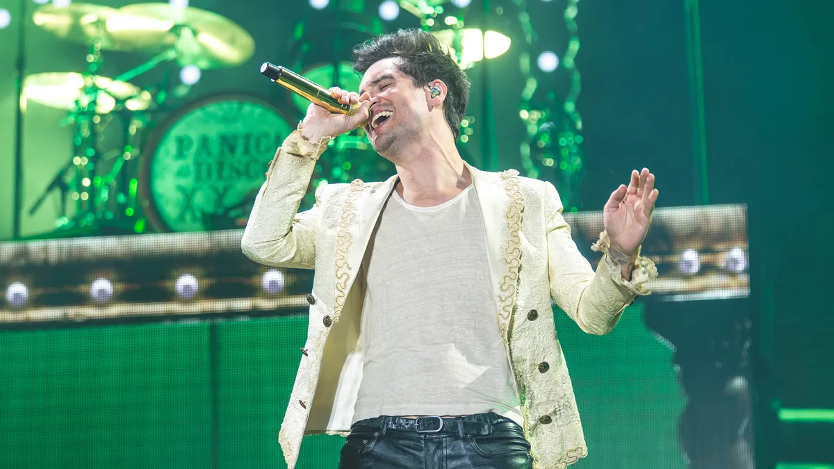 Panic At The Disco s Brendon Urie Returns To The Stage Kerrang panic-at-the-disco-s-brendon-urie-returns-to-the-stage-kerrang
