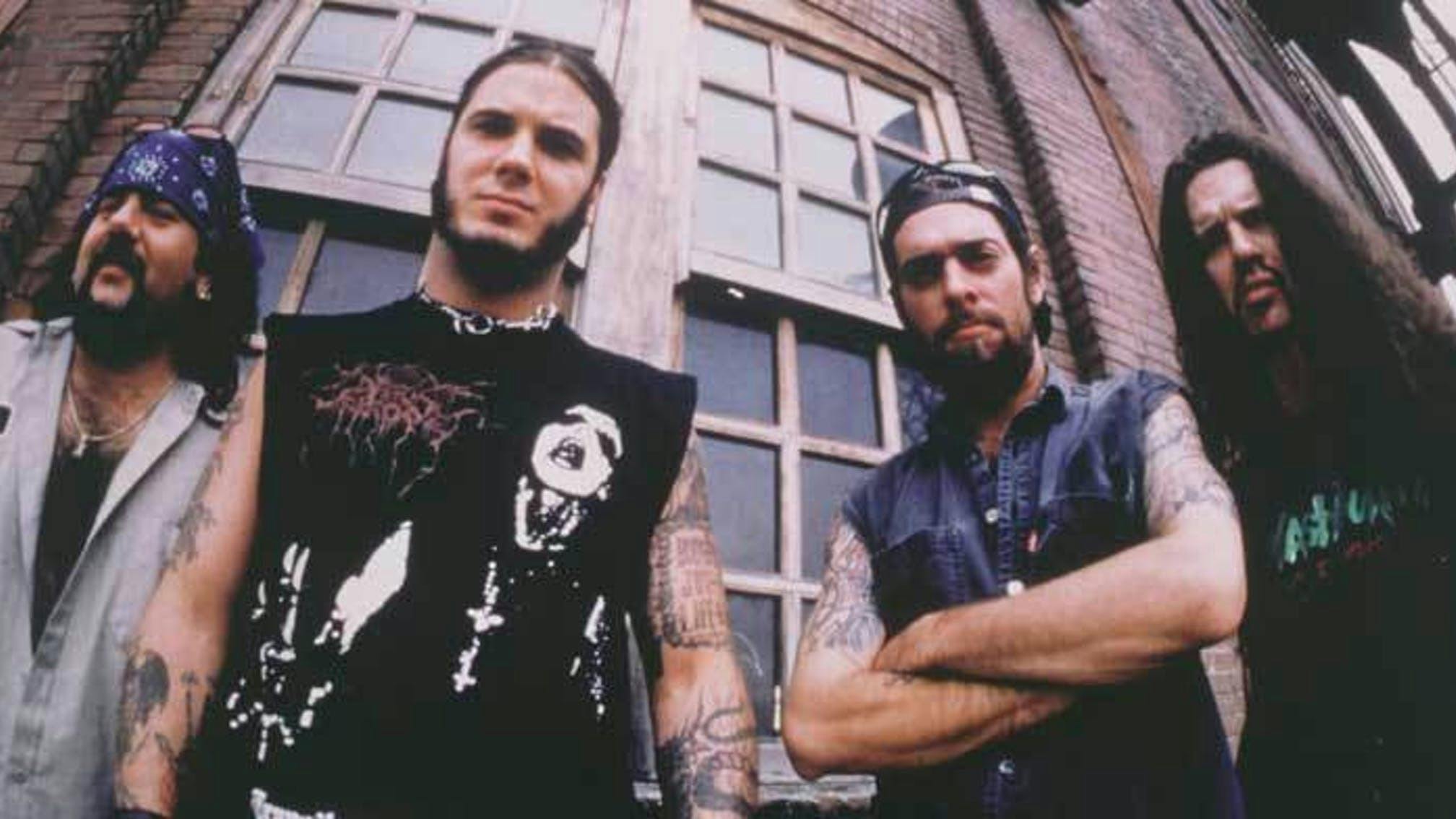 Watch Pantera Play Becoming To 60,00 European Fans In 1998