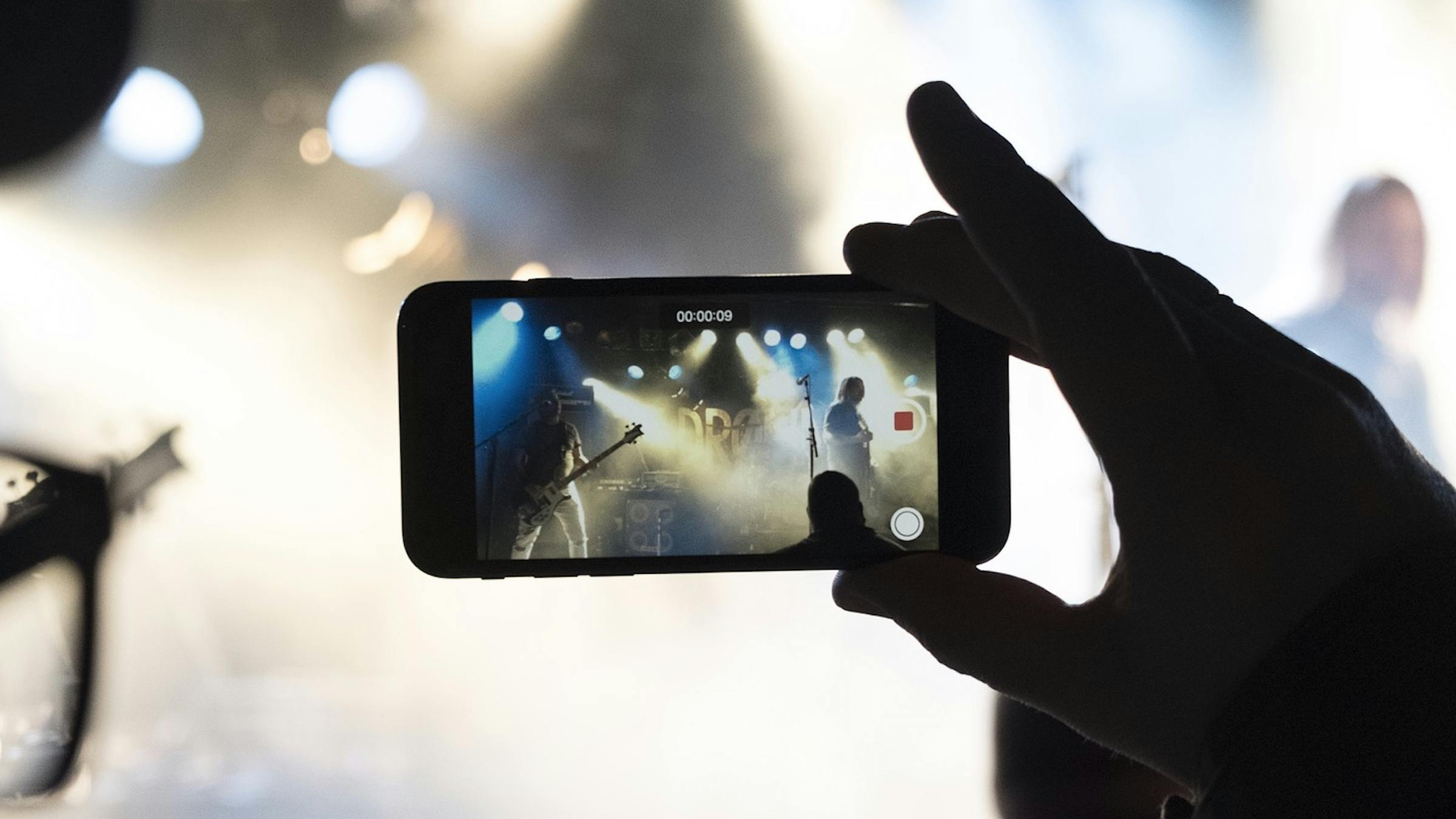 7 Artists Who Will Punish You For Using Your Phone At Their Shows