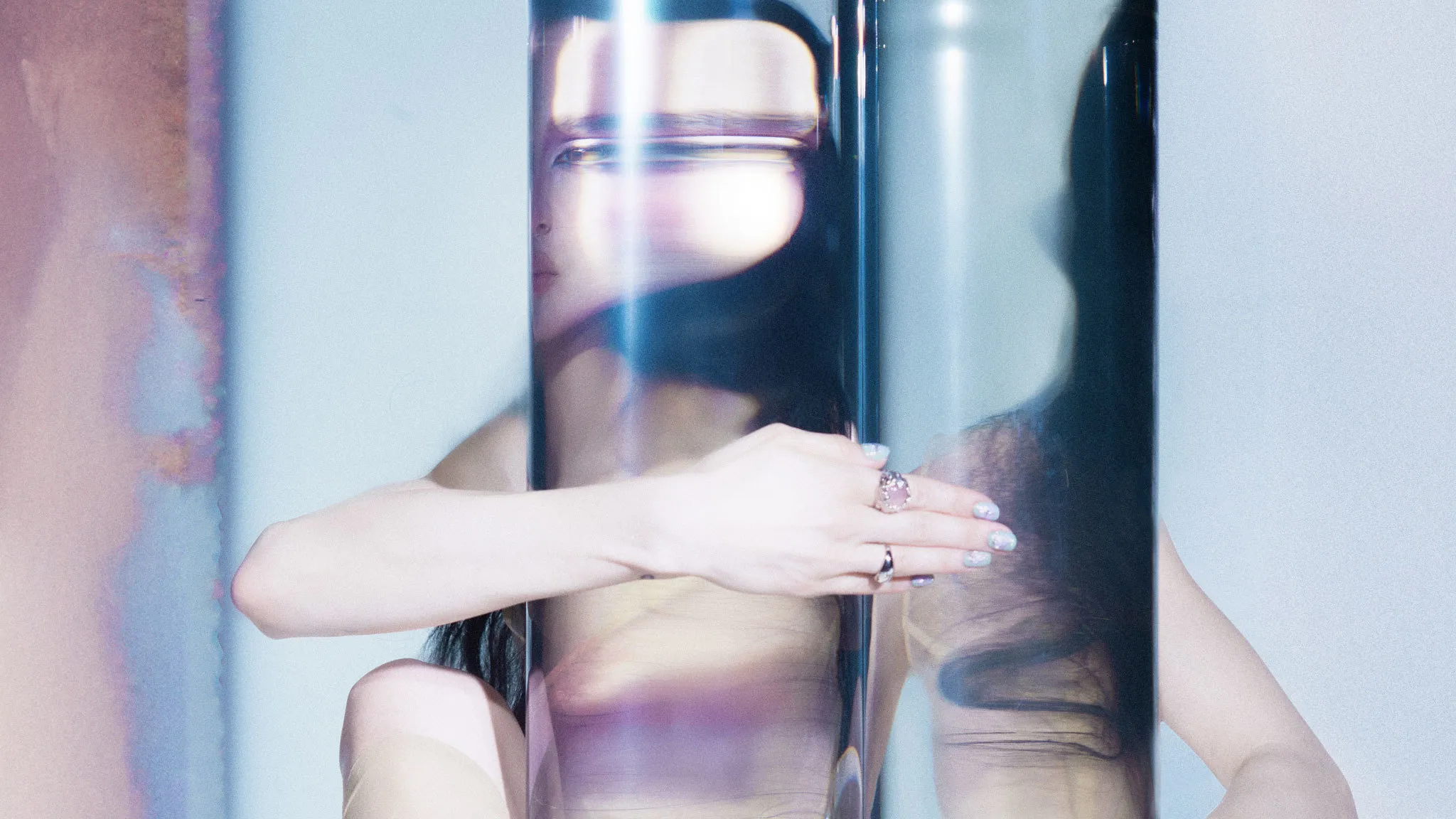 POPPY ANNOUNCES NEW ALBUM EMPTY HANDS SHARES BRUISED SKY visual data 4