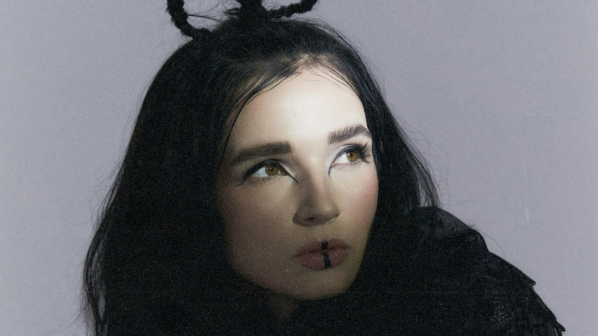 Poppy surprise releases new song, 3.14, about her cat