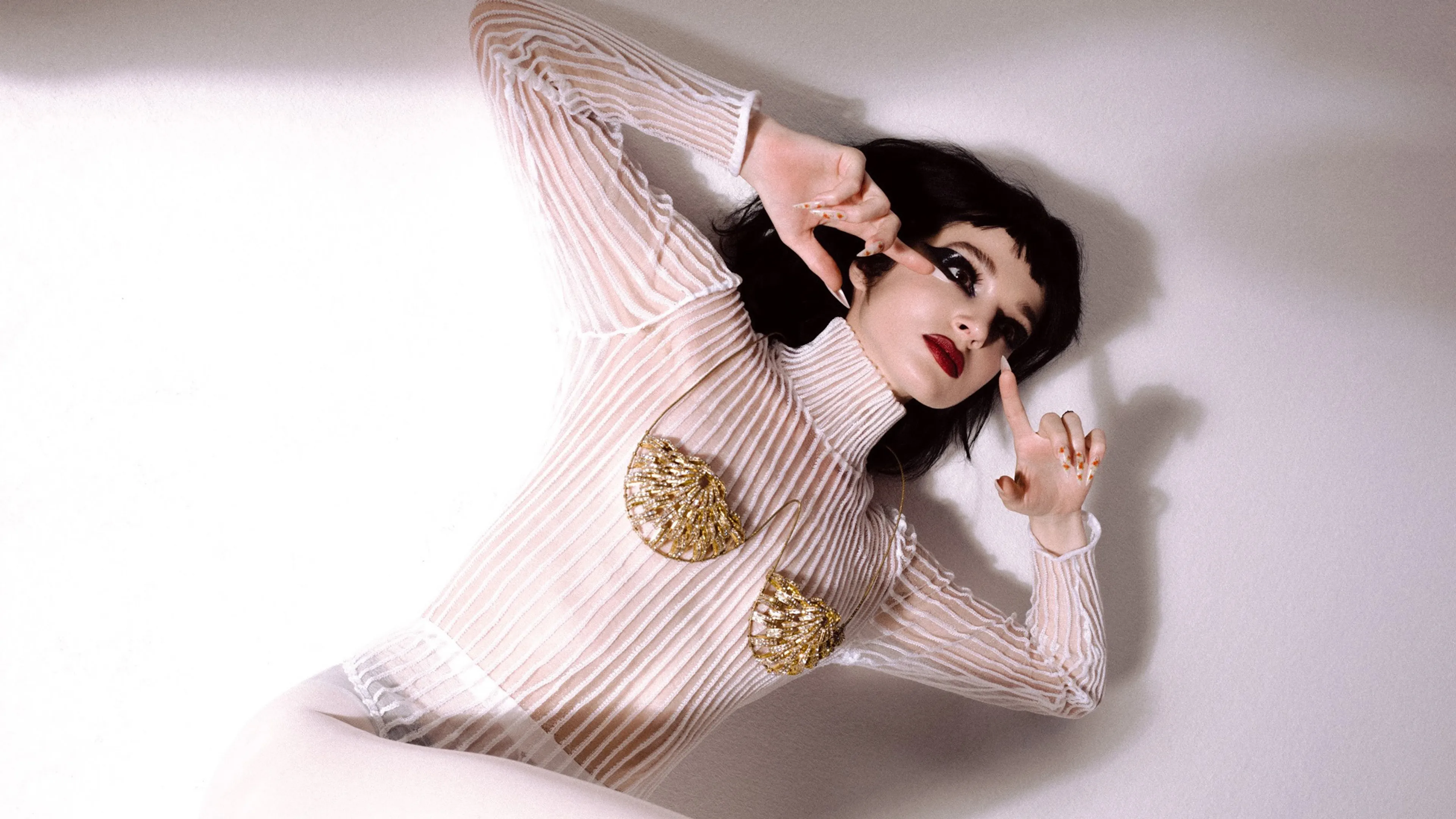 Poppy Releases I Won’t Be Home For Christmas; Announces Upcoming Christmas EP