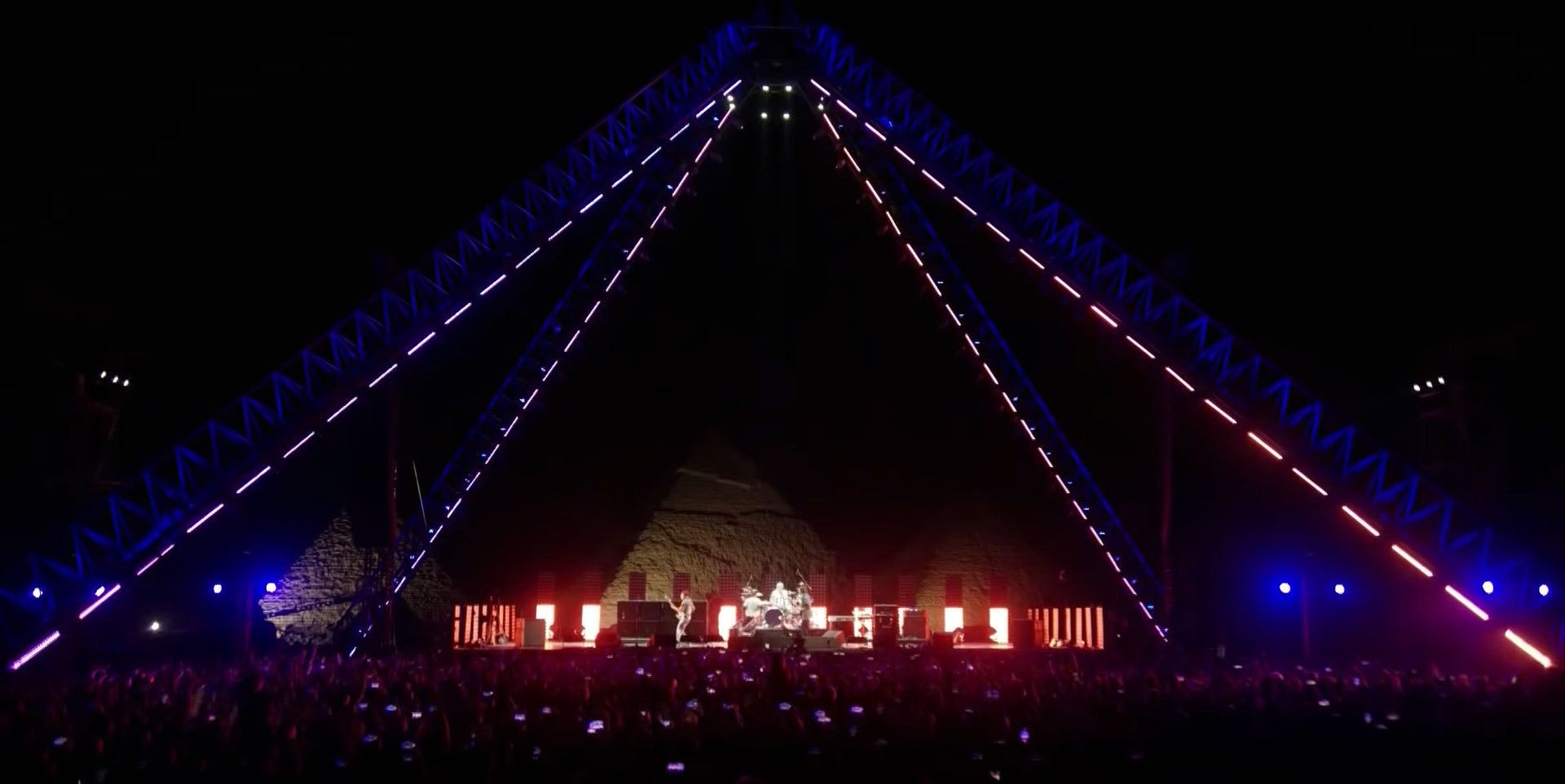 Watch Red Hot Chili Peppers' Full Performance At The Pyramids Of Giza