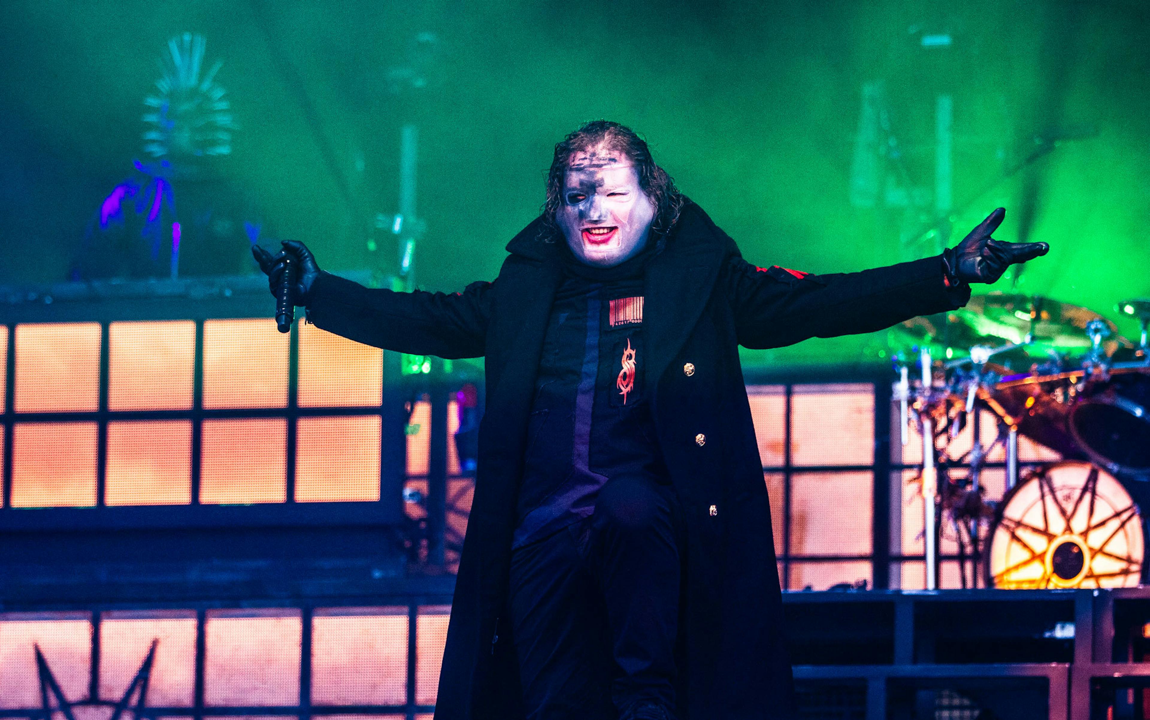 Watch Corey Taylor Stop A Slipknot Show When The Mosh-Pit Gets Too Dangerous