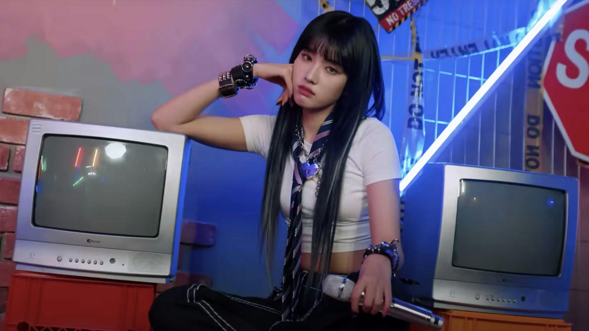 See STAYC’s Yoon cover Avril Lavigne’s Sk8er Boi