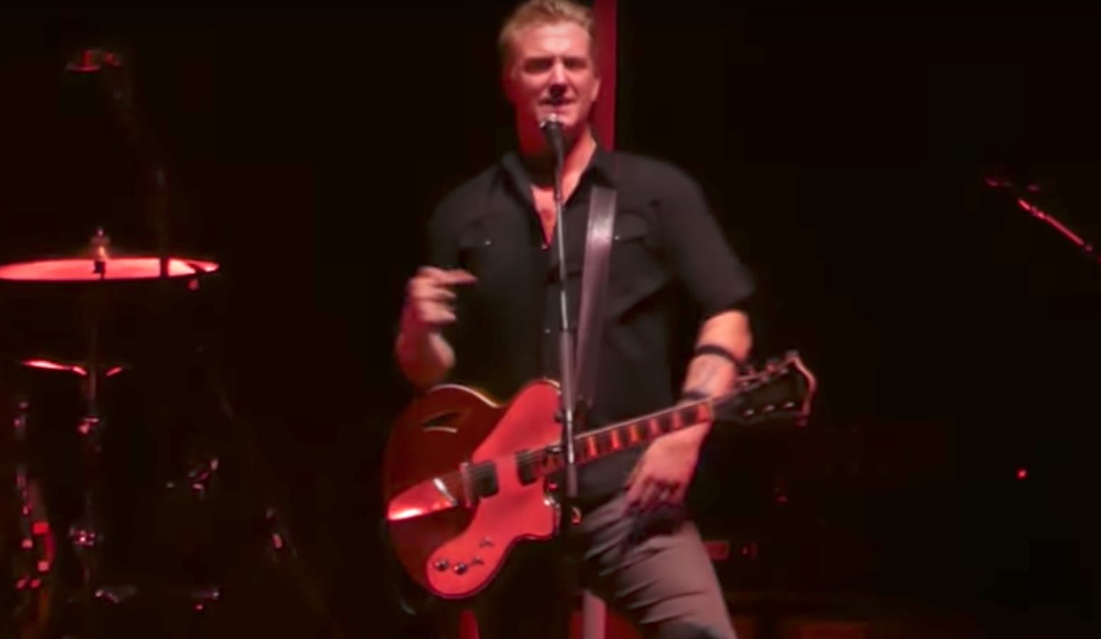 Watch Josh Homme Breaking Up A Fight During A Show