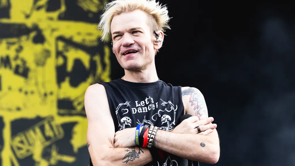 Sum 41 live Download Festival 2024 Deryck header credit Jenn Five