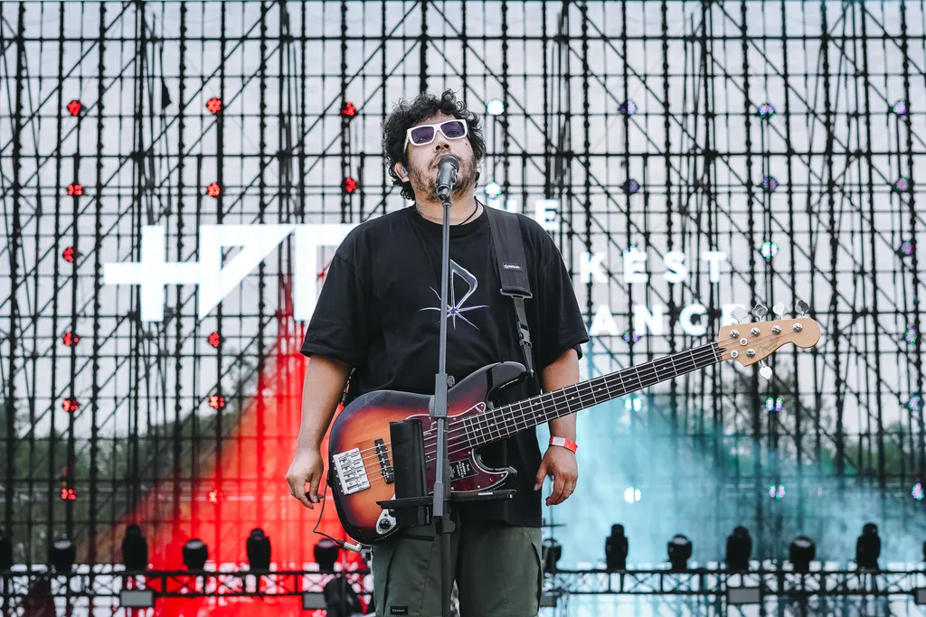 THE DARKEST ROMANCE ROCK ALARM 20265