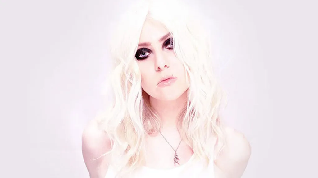 Taylor Momsen Press Shot