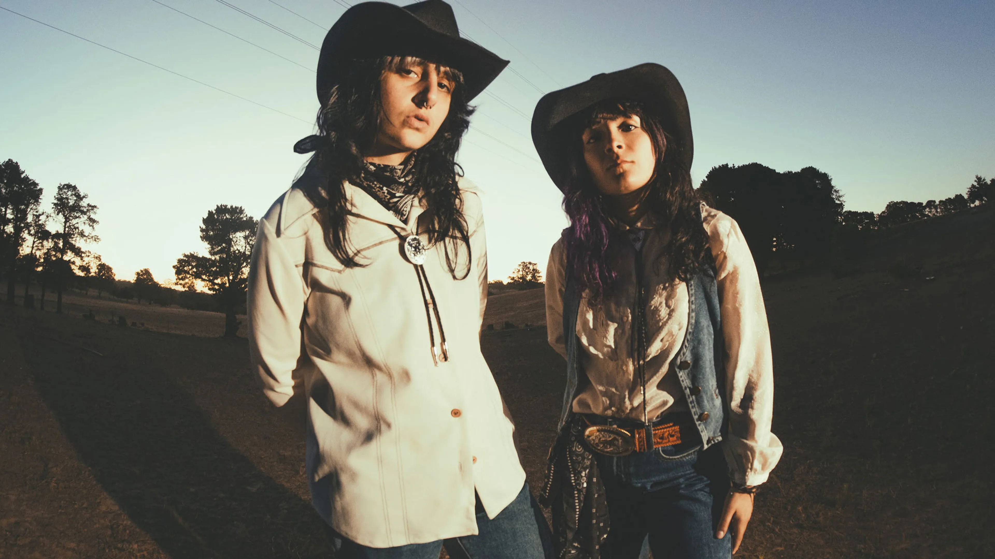 “We really wanted to blend a country vibe with our classic pop-punk”: Listen to Teenage Joans’ new single