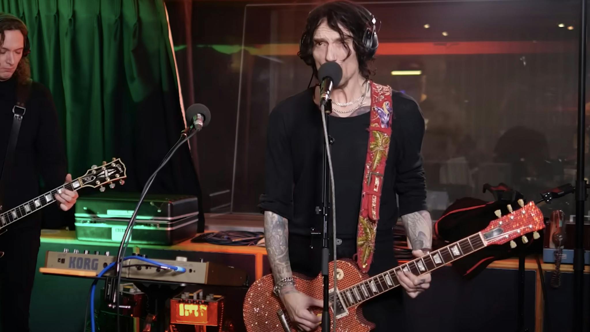 Watch The Darkness’ fantastic, festive performance of Don’t Let The Bells End