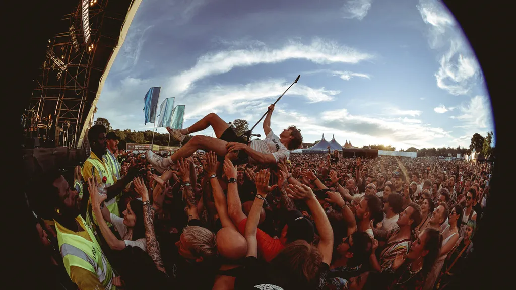 Turnstile 2000trees 2022 header credit Mac Praed