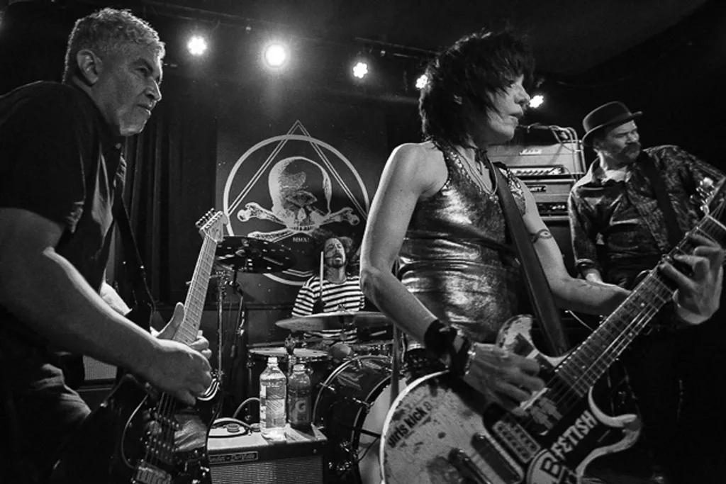 Vitus Joan Jett Playing With Nirvana