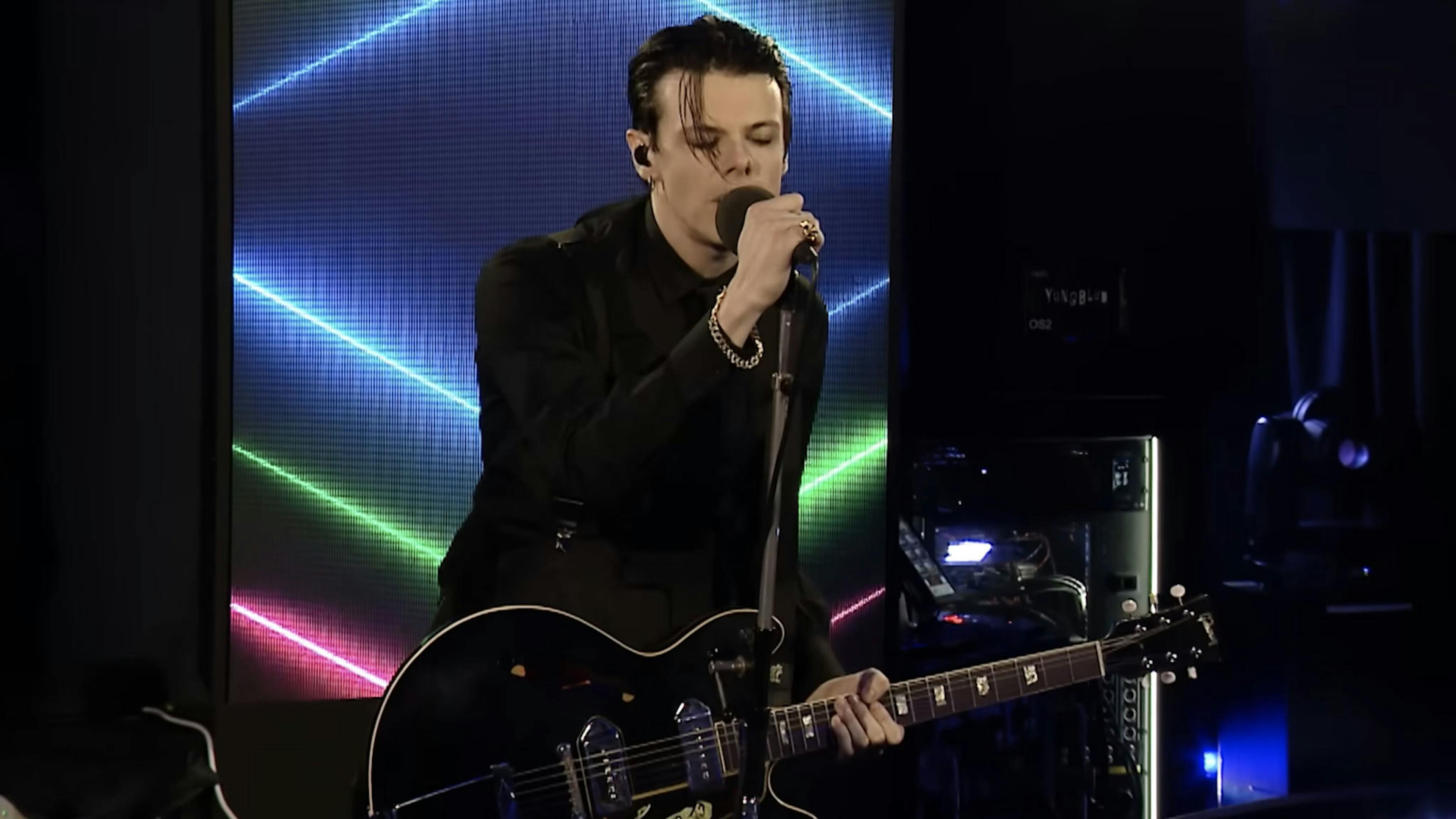 See YUNGBLUD cover Bitter Sweet Symphony in the BBC Radio 1 Live Lounge
