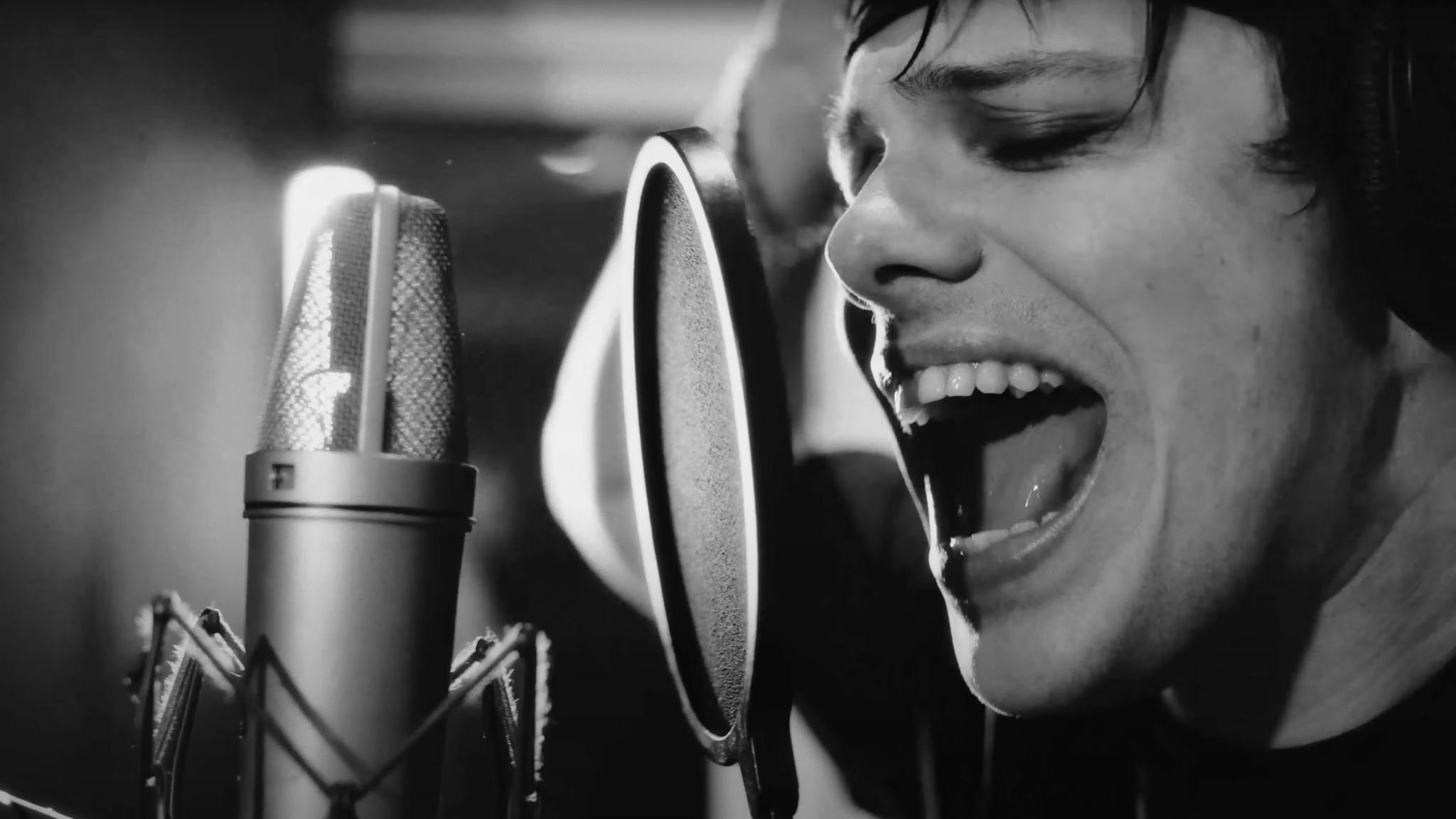 Hear YUNGBLUD cover KISS classic I Was Made For Lovin’ You