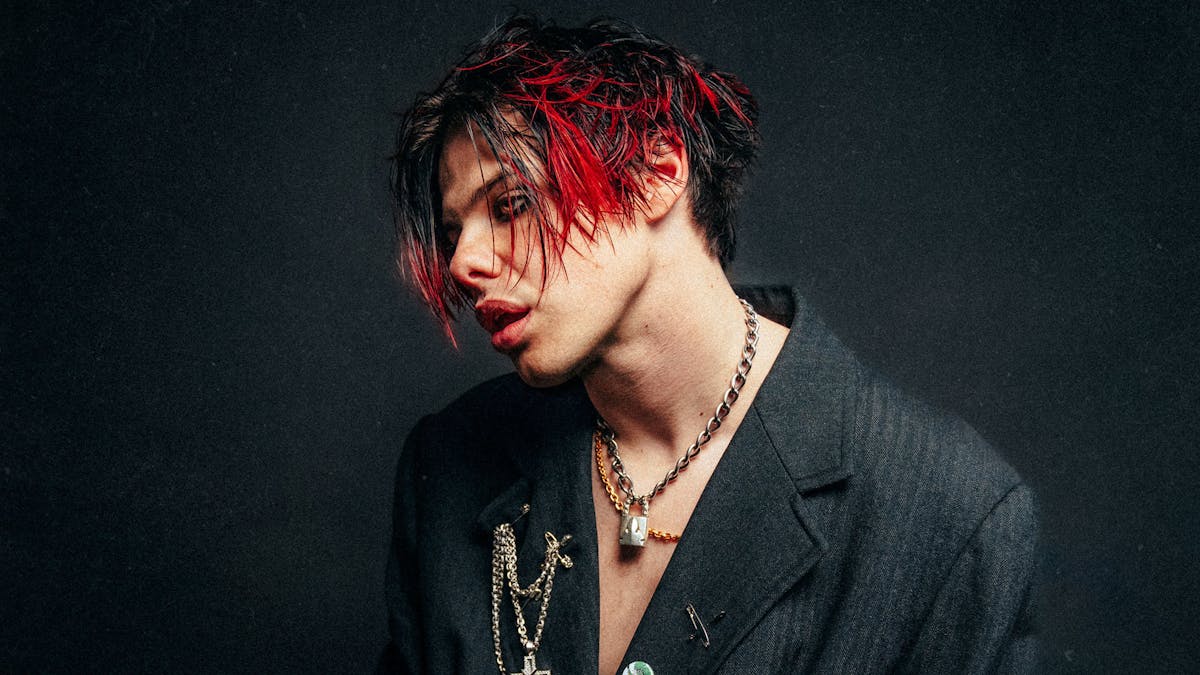 The Real Numbers Behind Yungblud’s Fame: Measurements & Net Worth