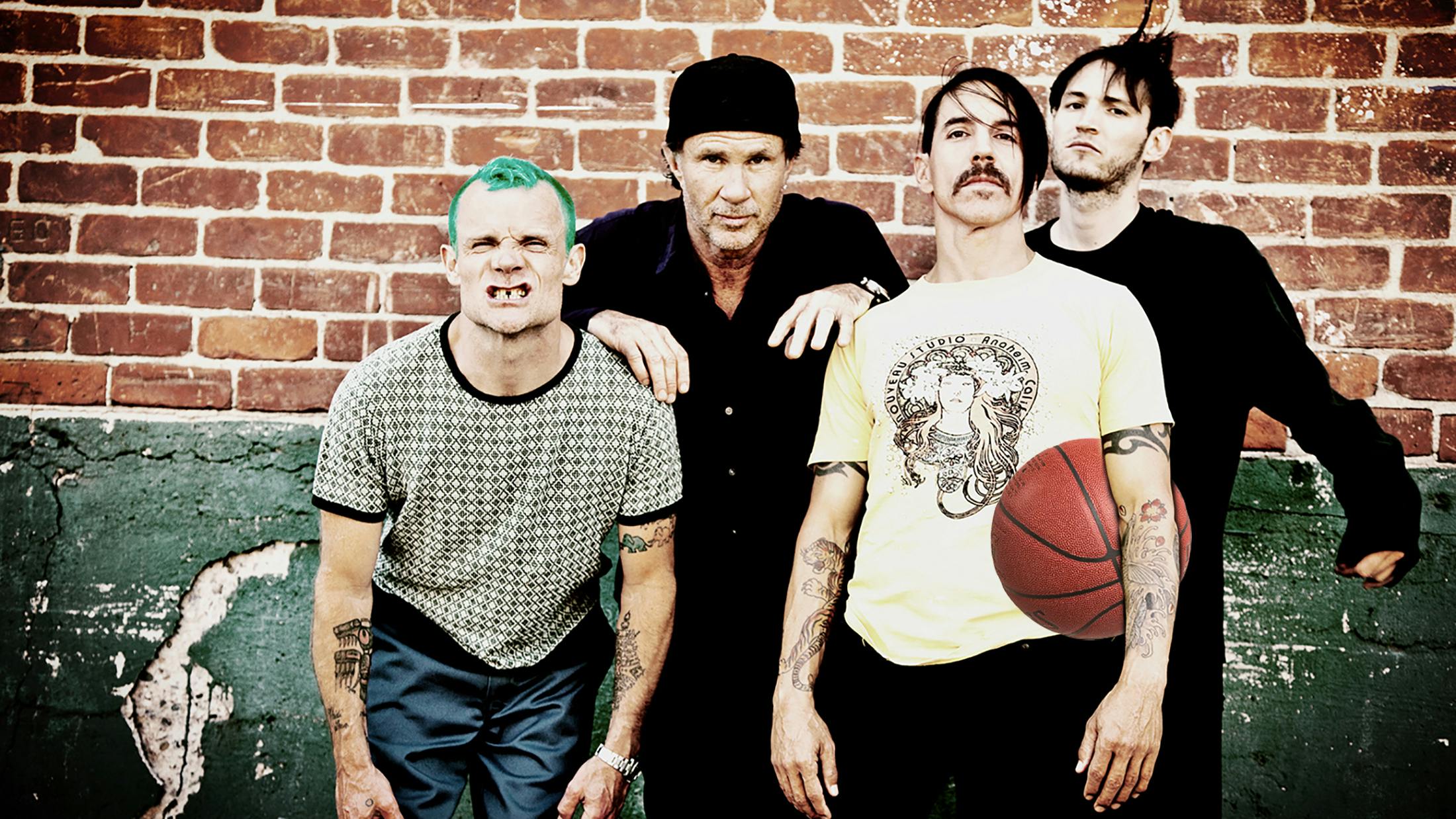 See Red Hot Chili Peppers' Vocalist Get Kicked Out Of A Basketball Game