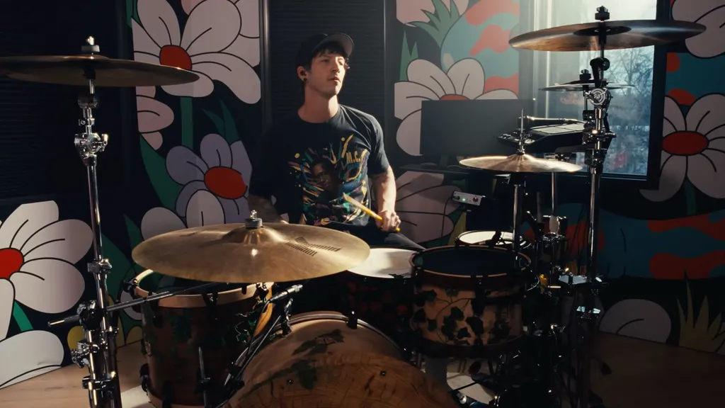 Twenty one pilots Josh Dun covers Underoath on the drums