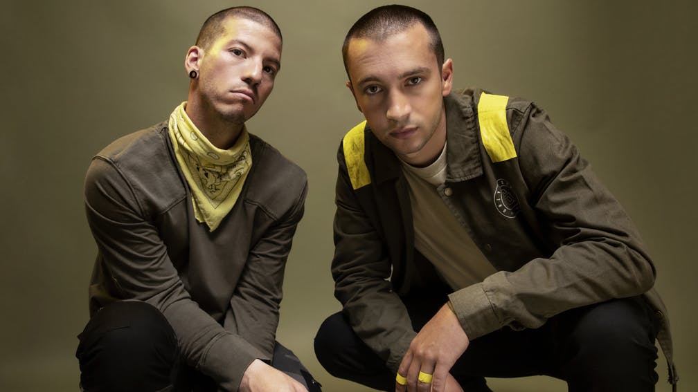 Watch twenty one pilots Cover Oasis At Leeds Festival With Post Malone