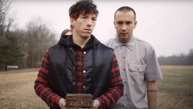 twenty one pilots share epic Stranger Things / Heathens Kerrang