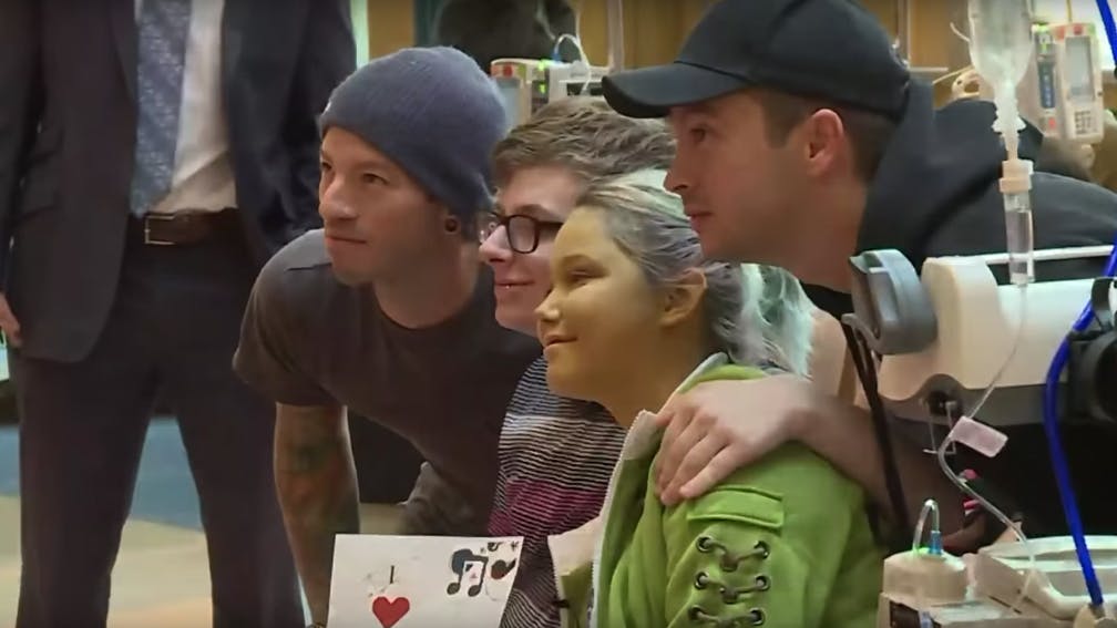 Watch twenty one pilots Visit And Perform For Patients At A Children's Hospital